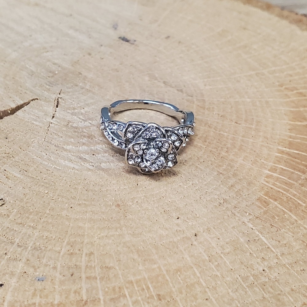 Ring - Picture 2 of 5